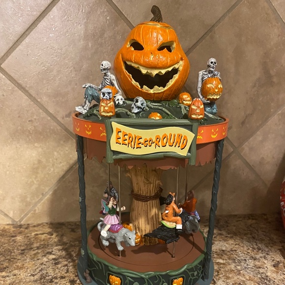 Lemax spooky town Eerie-Go-Round - Picture 2 of 5
